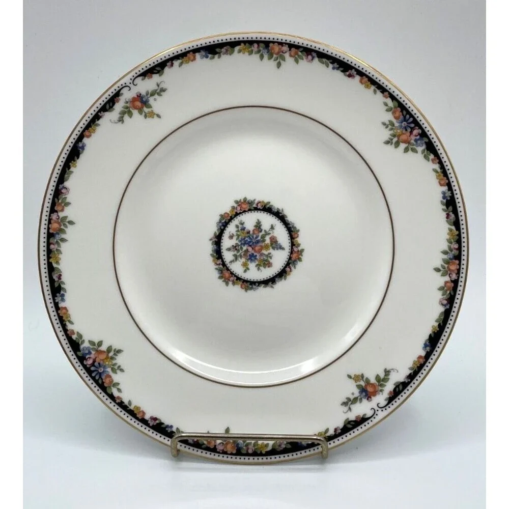 Wedgwood Osborne 5 Piece Place Setting MINT Condition Bone China England